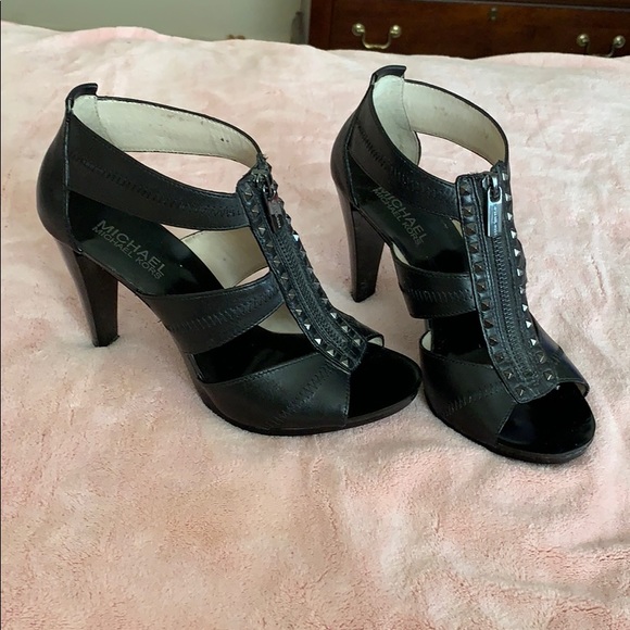 Michael Kors Sandal - Picture 2 of 5